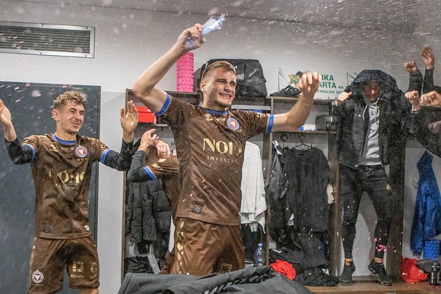 虽然也曾连 虽然也曾连